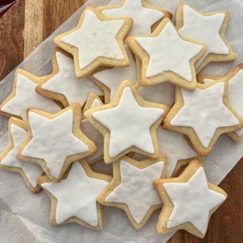 https://www.pantrymama.com/wp-content/uploads/2022/11/SOURDOUGH-SUGAR-COOKIES.jpg