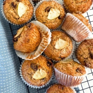 Sourdough applesauce muffins - recipe feature image
